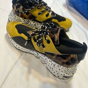 Steve Madden Yellow and Black Leopard Sneakers brand new never worn
